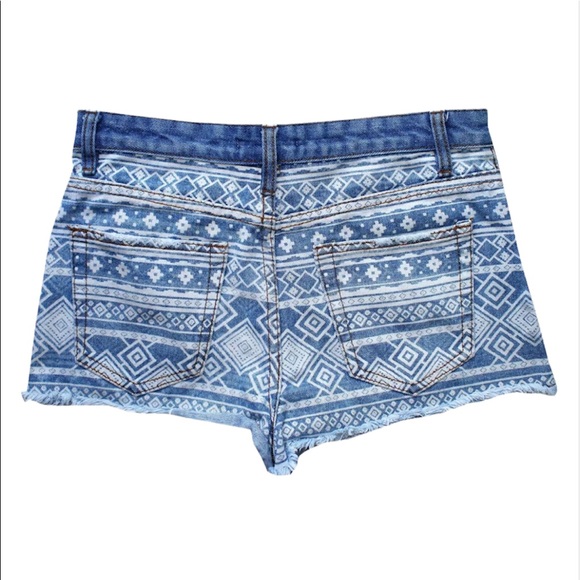 Women's Forever 21 - XXI Blue Denim Cutoff Aztec Pattern Jean Shorts Size 27 US - Picture 3 of 3